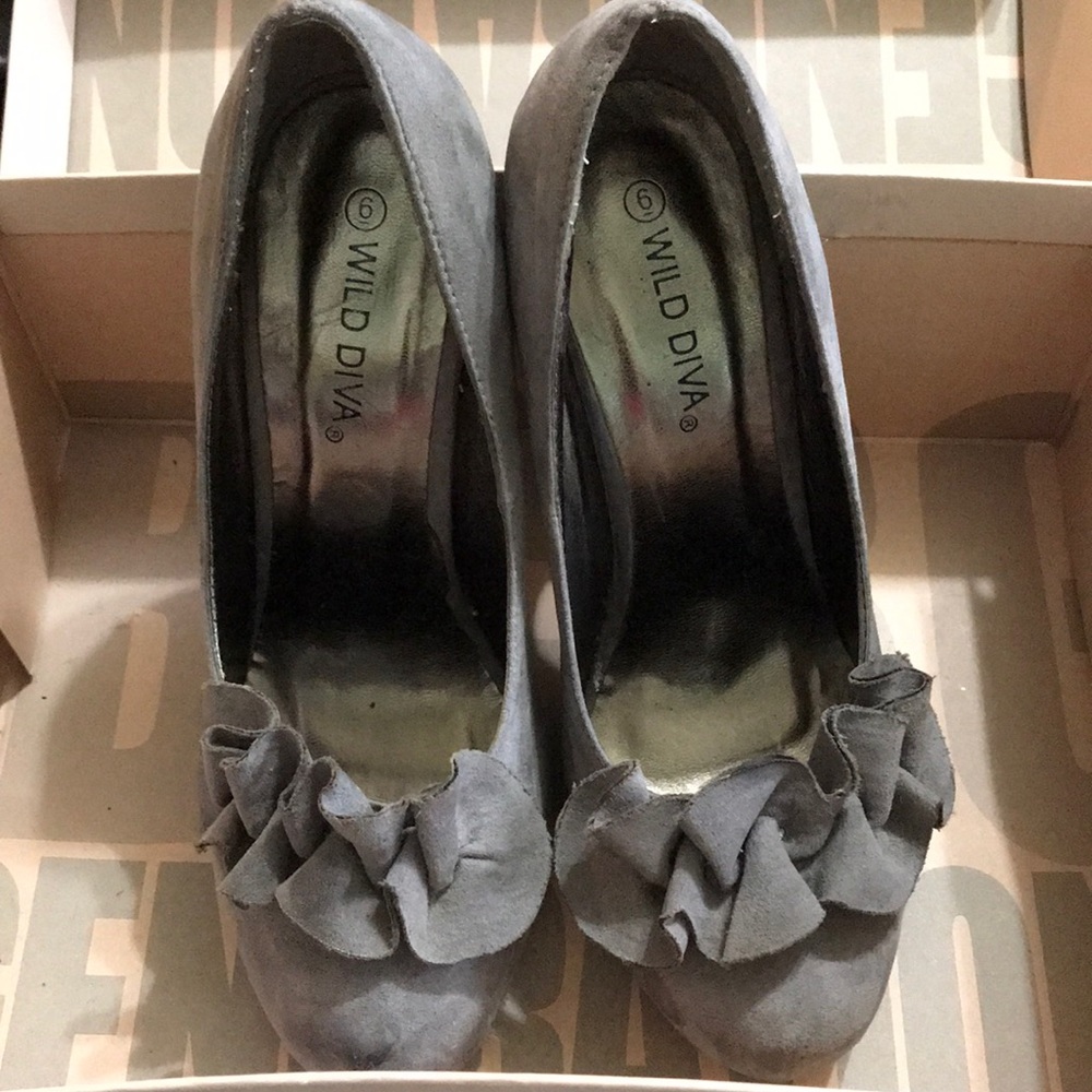 Grey shade heels